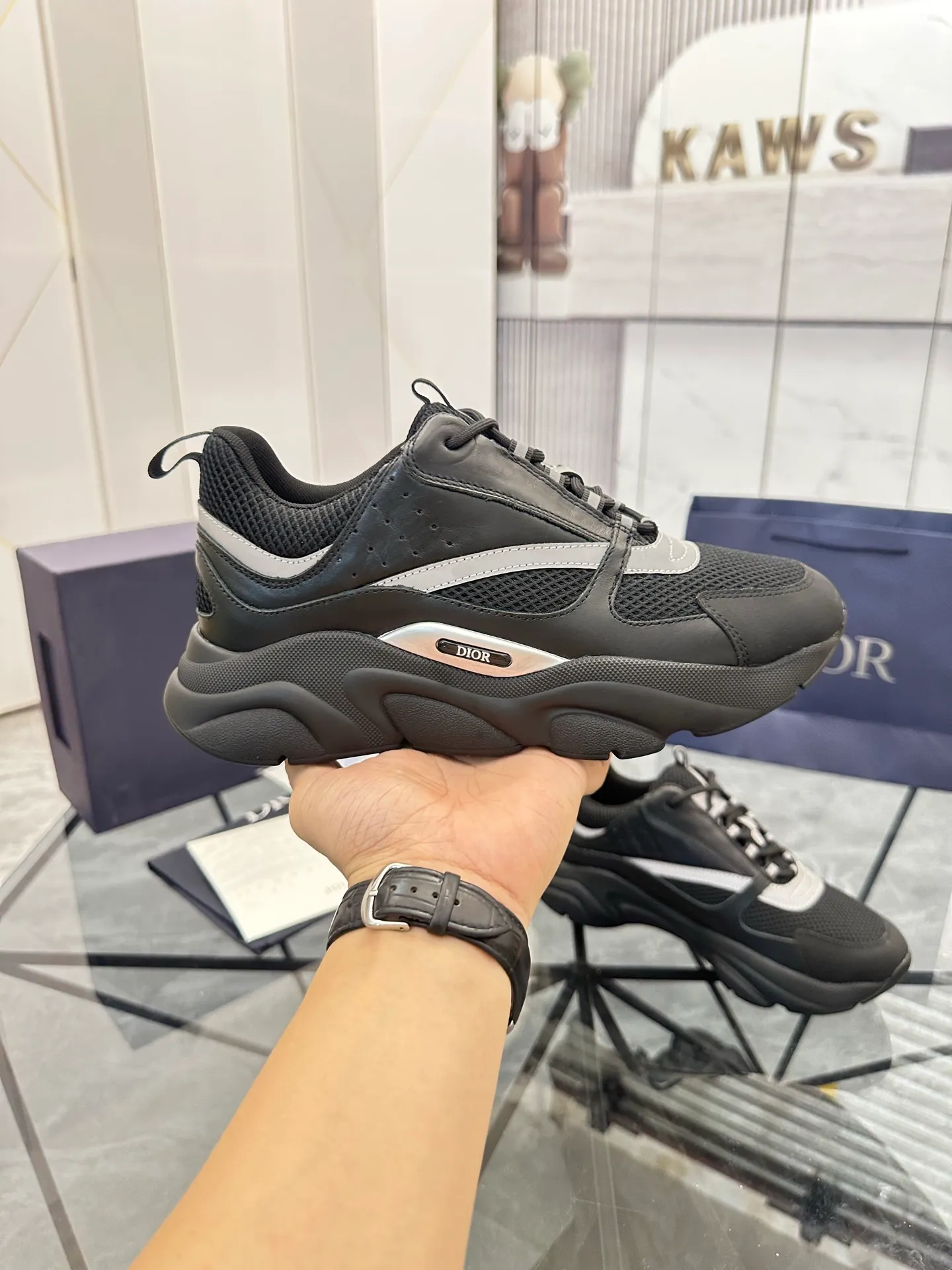 Men's shoes: 💰P460¥ Ready in Guangzhou, fully packaged Product trademark: Dior* "Dior*" low-top casual shoes Regular size: 38-46 (can be customized to 47) B22 Product materials: imported cowhide leather upper spliced ​​with original fabric, breathable lining, original outsole. Number: 920